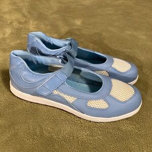 GUC Vintage Mushrooms Leather Mary Jane Slip On Velcro Shoe Size 8.5M